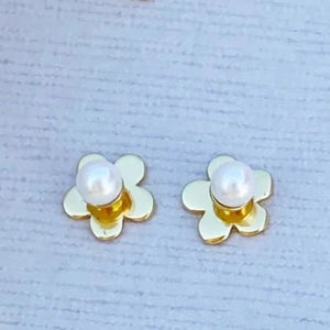 Ear Kit Pearl Stud + Flower Plate- Gold