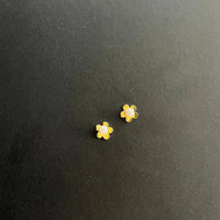 Ear Kit Pearl Stud + Flower Plate- Gold